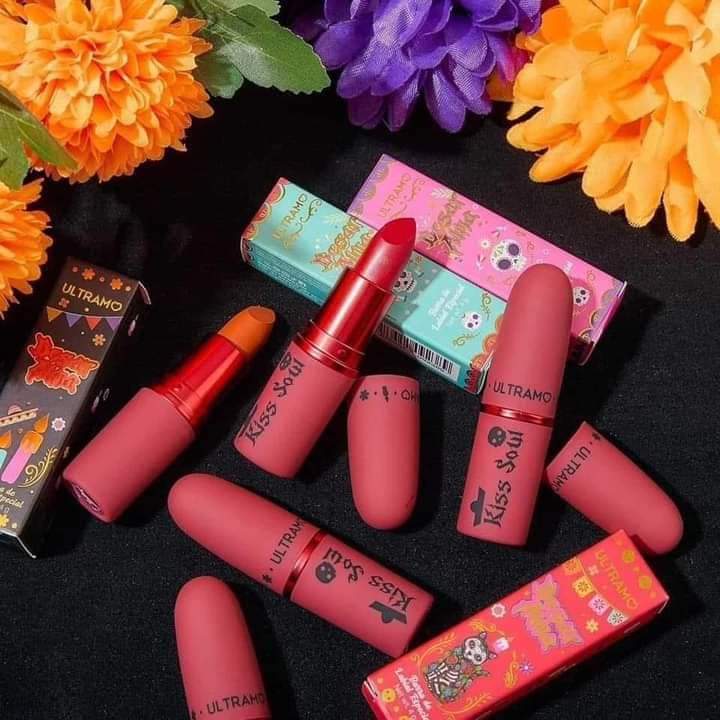 Caja con 12 Labial en barra "Besar almas" variado ULTRAMO
