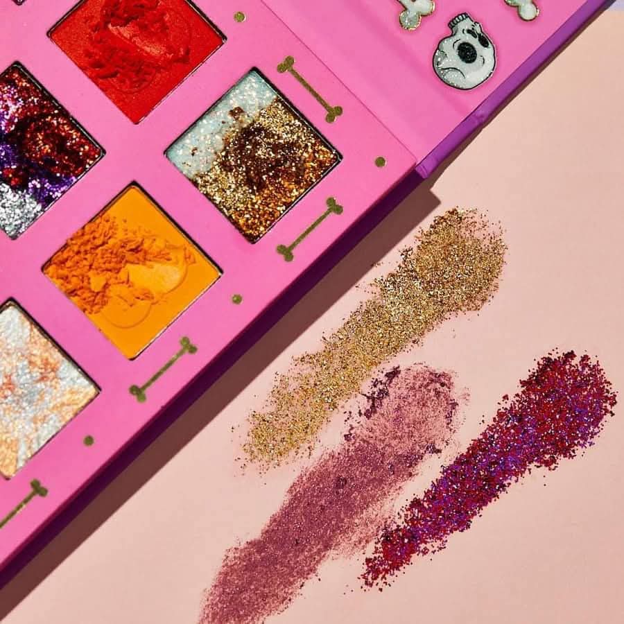 Paleta de sombras celebra la vida y la muerte Ultramo