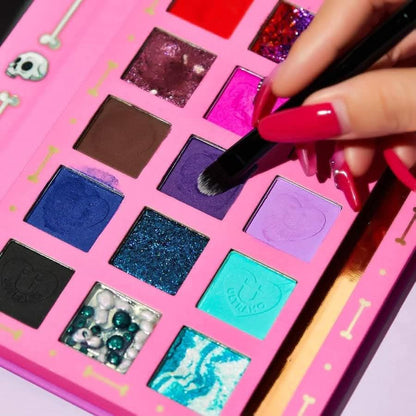 Paleta de sombras celebra la vida y la muerte Ultramo